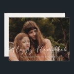 Cartes Pour Fêtes Annuelles Elégante calligraphie Happy Hanoukka photo<br><div class="desc">Bonne carte Hanoukka ! Une typographie moderne pour cette collection de cartes photos de vacances d'hiver. Pour customiser avec votre photo de famille préférée. Vous pouvez aussi facilement changer la couleur de la police ou de l'arrière - plan à votre goût.</div>