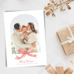 Cartes Pour Fêtes Annuelles Élégante Coquette Arche rouge Bow Deux photos Noël<br><div class="desc">Étendez la joie des vacances avec cette Carte photo de Noël personnalisée Bow rouge, avec un joli arc en ruban rouge et de l'espace pour votre photo de famille personnalisée à l'avant et à l'arrière. Cette carte de vacances élégante est parfaite pour partager vos souhaits les plus chaleureux et présenter...</div>