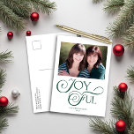 Cartes Pour Fêtes Annuelles Emerald Green Joyful Christmas Holiday Photo<br><div class="desc">Carte postale moderne Emerald Green Joyful Christmas Holiday Photo avec une typographie branchée dans l'émeraude élégant ou vert forêt. Les cartes postales sont un moyen amusant et moins cher d'envoyer vos voeux de vacances cette année! Veuillez nous contacter à cedarandstring@gmail.com si vous avez besoin d'aide pour la conception ou les...</div>