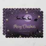 Cartes Pour Fêtes Annuelles Épinette violette Plaid Reindeer Santa Claus<br><div class="desc">Une belle carte de Noël du Père Noël pourpre et enneigé avec une scène hivernale avec le Père Noël et le renne, des flocons de neige, des étoiles et de la neige tombante sur le devant et un arrière - plan de buffle pourpre orné de flocons de neige et d'étoiles...</div>