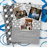 Cartes Pour Fêtes Annuelles Étoiles Géométriques De David Silver Hanoukka 3 Ph<br><div class="desc">Cette carte Hanoukka moderne dispose de 3 collages photo instantanés sur un motif arrière - plan d'étoiles géométriques motif. L'accueil est une combinaison typographie d'un script d'écriture à la mode et d'un texte sans empattement simple. L'accueil et l'arrière - plan "Happy Hanoukka" peuvent être changés en n'importe quelle couleur de...</div>