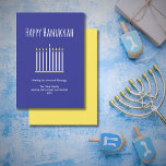 Cartes Pour Fêtes Annuelles Famille moderne Simple Menorah bougies Hanoukka<br><div class="desc">Carte de voeux bleue aux chandelles de la famille moderne Hanoukka,  avec une menorah simple et la conception typographique. Avec le lettrage typographique personnalisable,  vous ajoutez vos propres informations. Idéal pour envoyer des souhaits d'amour à des amis et à la famille cette saison de vacances.</div>