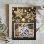 Cartes Pour Fêtes Annuelles Faux Wood Gold Parties scintillant Snowflakes Phot<br><div class="desc">Joyeux Noël | Envoyez vos salutations de vacances à votre famille et à vos amis avec cette carte de Noël photo personnalisable. Il présente des flocons de neige en parties scintillant or et des étoiles sur un arrière - plan en faux bois. Personnalisez en ajoutant vos détails. Cette carte de...</div>