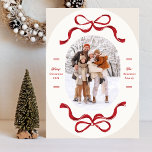 Cartes Pour Fêtes Annuelles Festif Retro tendance Red Bows Oval Photo<br><div class="desc">***cette conception fait partie d'une collection correspondante*** _________________________ ce modèle de conception est entièrement modifiable / personnalisable par vous le client - cliquez sur personnaliser un autre bouton si vous souhaitez déplacer, ajouter, supprimer ou apporter des modifications importantes à la conception ___________________________________________________ si vous avez des questions sur le DESIGN...</div>
