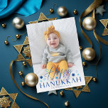 Cartes Pour Fêtes Annuelles Festive Starry Happy Hanoukka Blue Photo<br><div class="desc">Un duo de police moderne de "Happy Hanoukka" avec des étoiles juives,  au-dessus de votre photo de fond avec paragraphe optionnel sur le dos. Ajoutez votre propre photo au dos si vous le souhaitez.</div>