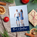 Cartes Pour Fêtes Annuelles Florida Beach Blue Stripe Famille Photo Noël<br><div class="desc">Cartes de fin de année de Noël dans un design nautique de plage marine "Seas et salutations". Customisez avec votre photo et vos noms. Cette carte de vacances de Noël de plage revient à une carte marine bleu et blanc à rayures nautiques sur le dos.</div>