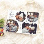 Cartes Pour Fêtes Annuelles Formas Divertidas | Collage de Navidad 5 photos<br><div class="desc">¡Comparta la alegría de las fiestas con estas tarjetas de Navidad modernas y únicas ! El frente presenta cuatro fotos en formas divertidas, hay un círculo, un arco, una flor y un rectángulo ondulado. El nombre de su familia aparece en una caligrafía moderna en la esquina superior izquierda, mientras que...</div>