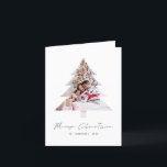 Cartes Pour Fêtes Annuelles Forme d'arbre moderne Photos Joyeux Noël<br><div class="desc">Photos de Forme d'Arbre Moderne Joyeux Noël. Disponible numériquement et imprimé. Joyeux Noël est dans un script stylé. Remplacez facilement l'exemple d'image par le vôtre et personnalisez avec vos noms sur le devant et l'accueil à l'intérieur.</div>