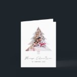 Cartes Pour Fêtes Annuelles Forme d'arbre moderne Photos Joyeux Noël<br><div class="desc">Photos de Forme d'Arbre Moderne Joyeux Noël. Disponible numériquement et imprimé. Joyeux Noël est dans un script stylé. Remplacez facilement l'exemple d'image par le vôtre et personnalisez avec vos noms sur le devant et l'accueil à l'intérieur.</div>
