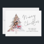 Cartes Pour Fêtes Annuelles Forme de l'arbre Photo 2026 Calendrier Joyeux Noël<br><div class="desc">Arbre Forme Famille Photo 2026 Calendrier Script Joyeux Noël. Disponible numériquement et imprimé. Célébrez la saison en beauté avec cette carte de Noël moderne avec votre propre image encadrée dans un arbre de Noël festif! Ce design minimaliste de cartes de vacances met votre photo de famille avant et centre, niché...</div>