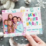 Cartes Pour Fêtes Annuelles Fun Coloré Faire des esprits brillants Photo Noël<br><div class="desc">Éclaircissez certains Noël avec cette carte de vacances photo moderne amusante! Design présente une photo de votre choix,  en lettres colorées qui dit 'Making Spirits Bright',  encadré de cocktails et d'étoiles dessinés à la main. Il vous suffit de customiser le salut de saison,  le nom et l'année.</div>