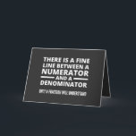 Cartes Pour Fêtes Annuelles Funny Math FINE LIGNE NUMÉRATEUR DENOMINATEUR<br><div class="desc">Cadeau pour un professeur de mathématiques,  un professeur de mathématiques,  un mathématicien,  toute personne qui aime les maths. Un cadeau pour une majeure en mathématiques.
Il y a une fine ligne entre un numérateur et un dénominateur - Seule une fraction comprendra !</div>