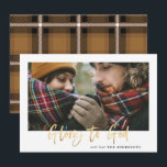 Cartes Pour Fêtes Annuelles Gloire en écriture or à dieu moutarde tartan photo<br><div class="desc">L'effet or stlish script joyeux Noël avec coordination de la moutarde check tartan backer design. Espace pour un seul design photo.</div>