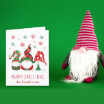 Cartes Pour Fêtes Annuelles Gnomes mignons Joyeux Noël<br><div class="desc">Carte de vacances pliée personnalisée avec trois gnomes de style scandinave avec des casquettes rouges et verts saisonniers et des tuniques sous des flocons de neige rouges, verts et or. Personnalisez l'accueil "Joyeux Noël" (par exemple, "Joyeuses Fêtes") dans une amusante typographie rouge et votre nom en bas. Ajoutez un message...</div>