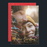 Cartes Pour Fêtes Annuelles Gold script Noël stars 1 photo rouge jour férié<br><div class="desc">Etoiles scénarisées or joyeux Noël 1 carte de vacances photo. Avec un texte de script à effet or et un design d'effet or,  la couleur rouge arrière sol peut être modifiée pour convenir à votre style.</div>