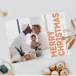 Cartes Pour Fêtes Annuelles Gras moderne Joyeux Noël Plein Photo<br><div class="desc">Envoyez des voeux chaleureux cette saison de vacances avec cette carte de vacances unique et mignonne, moderne et audacieuse Joyeux Noël pleine photo. Son design sobre et minimaliste présente des éléments d'inspiration boho dans les tons rose clair, corail pastel, vert sauge, bleu et pêche. Célébrant l'esprit festif de décembre, ce...</div>