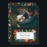 Cartes Pour Fêtes Annuelles Gras Rétro Citrus & Floral | Vacances photo<br><div class="desc">Ce carte photo de vacances élégant présente un cadre fleuri à l'avant et un motif coloré à l'arrière : tranches d'oranges, fleurs, boughs de pin, flocons de neige, baies, feuilles et sprigs ! Toutes les oeuvres créées exclusivement par Orabella Prints - vous ne trouverez ce design nulle part ailleurs !...</div>