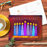 Cartes Pour Fêtes Annuelles Hanoukka Boho Motif bougies Red Peace Love Light<br><div class="desc">"Paix, amour et lumière." Une illustration ludique, moderne et artistique de bougies motifs de saumons dans une menorah vous aide à inaugurer les vacances de Hanoukka. Des bougies bleues assorties de motifs de fausse feuille colorés recouvrent un arrière - plan riche en couleur rouge-brique. Au verso, tapez votre copie personnelle...</div>