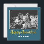 Cartes Pour Fêtes Annuelles Hanoukka heureux en Turquoise bleu et Faux or phot<br><div class="desc">Dites Happy Hanoukka avec ce simple carte photo en faux or et bleu turquoise foncé. Vous pouvez modifier la couleur de l'arrière - plan en cliquant sur le bouton personnaliser.</div>