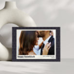 Cartes Pour Fêtes Annuelles Hanoukka Star moderne Motif Navy Blue Two Photo<br><div class="desc">Souhaitez à vos amis et à votre famille une Hanoukka heureuse avec cette carte élégante avec un simple motif en ligne d'étoile juive en bleu foncé et gris,  personnalisée avec deux photos,  salutation,  et le nom.</div>
