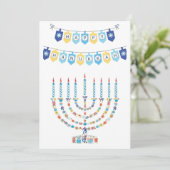 Cartes Pour Fêtes Annuelles Hanukkah Menorah with Candles and Traditional Item (Debout devant)