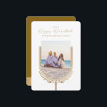 Cartes Pour Fêtes Annuelles Happy Hanoukka Elégant Golden Menorah Photo Arch<br><div class="desc">heureux Hanoukka, envoyez vos souhaits Hanoukka à votre famille et à vos amis avec notre carte photo personnalisable magnifique et élégant. Notre design présente nos belles bougies et éléments de feuilles de menorah dessinés à la main et décorant les bords du cadre photo en arc de famille. "Happy Hanoukka" est...</div>