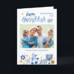 Cartes Pour Fêtes Annuelles Happy Hanoukka Peace Love Latkes Photo du festival<br><div class="desc">Envoyez vos souhaits avec cette Carte de vacances photo qui comporte un Script Happy Hanoukka Aquarelle et des bougies Menorah pour mettre en évidence votre message de bienvenue.</div>