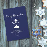 Cartes Pour Fêtes Annuelles Happy Hanoukka Simple Menorah Blue<br><div class="desc">Carte de voeux Happy Hanoukka Blue Holiday,  avec une simple menorah blanche et un design typographique script. Avec des lettres personnalisables en blanc,  vous pouvez ajouter vos propres informations. Une façon festive d'envoyer des voeux de bonheur à des amis et à des proches.</div>