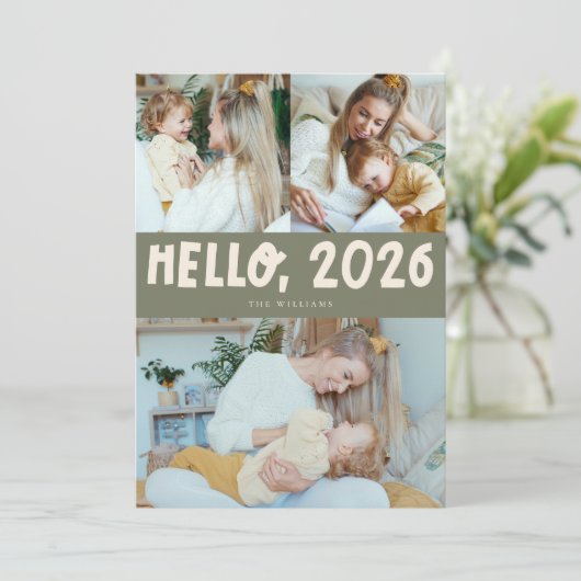 Cartes Pour Fêtes Annuelles Hello 2026 Typography Sage Green Photo (Debout devant)