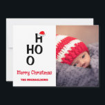Cartes Pour Fêtes Annuelles Ho Ho Ho : Joyeux Noël<br><div class="desc">Ho Ho Ho : Joyeux Noël ! Cadeaux minimalistes avec nom de famille et chapeaux de Père Noël rouges. Modèle photo via Pixabay sous licence CC0 et doit être remplacé par votre propre photo</div>