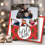 Cartes Pour Fêtes Annuelles Holly Jolly Fun Script Noël Pine Tree Festive<br><div class="desc">Holly Jolly Script amusant Noël Pine Tree Festive Carte Postale Festive Fête. Envoyez des voeux et des salutations chaleureux à vos proches avec cette Carte de Vacances festive, mignonne et amusante qui présente quatre de vos photos de famille préférées dans un simple montage avec le "Holly Jolly" apparaît dans une...</div>
