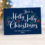 Cartes Pour Fêtes Annuelles Holly Jolly Photo bleue de la marine de Noël<br><div class="desc">Les cartes de voeux "Ayez un Noël Holly Jolly" présentent un arrière - plan bleu marine foncé,  un script de style manuscrit blanc,  des baies festives,  des feuilles saints,  des poinsettia et des accents de design à feuillage persistant d'hiver. Personnalisez avec une photo et un message personnalisé à l'intérieur.</div>