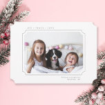 Cartes Pour Fêtes Annuelles Joie minimaliste Paix Amour Noël Photo<br><div class="desc">Noël simple | carte photo de vacances présente votre photo dans un cadre en forme de billet avec un motif de verdure d'hiver à l'arrière. Pour une personnalisation plus avancée de cette conception,  cliquez sur le BOUTON OUTIL DESIGN BLEU.</div>