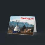 Cartes Pour Fêtes Annuelles Jól de Gleðileg - camp d'hiver<br><div class="desc">Une image d'un Natif américain et de son cheval près d'un tipi dans le nord-ouest Pacifique.  La neige a arrangé sur les pentes plus élevées des montagnes à l'arrière-plan. La lecture islandaise "jól des textes de Gleðileg" (Joyeux Noël) apparaît en rouge.</div>