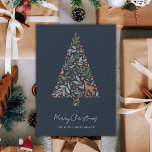 Cartes Pour Fêtes Annuelles Joli sapin de Noël en feuillage d'hiver | Little D<br><div class="desc">Cette belle et élégante carte de vacances de Noël est ornée d'un arbre de Noël conçu à partir de feuillage d'hiver, de baies et d'un mignon cerf. Facile à personnaliser et il y a plus de modèles de texte sur le dos pour une personnalisation plus poussée. Les couleurs arrière -...</div>