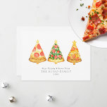 Cartes Pour Fêtes Annuelles Joy Pizzas Love Christmas Holiday Card<br><div class="desc">Illustration de trois tranches de pizza en forme de sapin de Noël surmontées d'une étoile. Personnalisez le nom et l'année.</div>