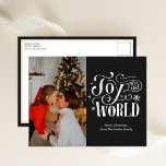 Cartes Pour Fêtes Annuelles Joy to the World Black Calligraphy Photo Moderne<br><div class="desc">Joy to the World Black Calligraphy Photo Modern Holiday Carte postale. Envoyez des voeux de vacances à vos proches avec cette carte de vacances moderne et festive. Tous les textes sont pré-arrangés pour que vous personnalisiez facilement et rapidement avec vos propres détails. Joyeuses fêtes !</div>
