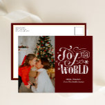 Cartes Pour Fêtes Annuelles Joy to the World Red Calligraphy Photo Moderne<br><div class="desc">Joy to the World Red Calligraphy Photo Modern Holiday Carte postale. Envoyez des voeux de vacances à vos proches avec cette carte de vacances moderne et festive. Tous les textes sont pré-arrangés pour que vous personnalisiez facilement et rapidement avec vos propres détails. Joyeuses fêtes !</div>
