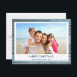CARTES POUR FÊTES ANNUELLES JOYE NOËL RUSTIQUE PLAGE EN BOIS PHOTO<br><div class="desc">Rustic Blue Wood Coastal Beach Famille Photo Noël Carte de vacances. L'image et le nom de famille peuvent être remplacés sur cette simple plage ou des vacances côtières Carte photo de famille de Noël.</div>