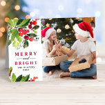 Cartes Pour Fêtes Annuelles Joyeuse et brillante aquarelle de Noël Photo<br><div class="desc">Une belle aquarelle de feuillage de Noël avec des feuilles verts et des baies rouges encadre votre photo portrait de 4, 25 x 5 pouces. Personnalisez le texte avant et intérieur avec votre libellé préféré.</div>