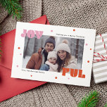 Cartes Pour Fêtes Annuelles Joyeuse Typographie Funky Joyeuse Photo de Noël<br><div class="desc">Envoyez à votre famille des voeux de Noël audacieux, lumineux et colorés avec cette carte de Noël photo amusante. Remplacez la photo par la vôtre et entrez votre propre message personnalisé. Cette carte comporte une police rétro, funky, audacieuse qui se démarquera et assurera des sourires chaque fois que vous la...</div>