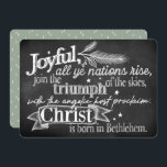 Cartes Pour Fêtes Annuelles Joyeux | Chalkboard Typographie Apat Holiday Card<br><div class="desc">Célébrez la saison avec cette carte dessinée à la main et qui présente une typographie de style tableau blanc de l'hymne de Noël, "Hark, the Herald Angels Sing", écrit par Charles Wesley en 1739. L'envers est un vert sage doux avec de minuscules pins esquissés éparpillés et au centre, un rectangle...</div>