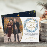 Cartes Pour Fêtes Annuelles Joyeux et brillant hiver Wreath Gold Parties scint<br><div class="desc">Joyeuse et brillante Wreath d'hiver Gold Parties scintillant Photo Holiday Card</div>