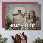 Cartes Pour Fêtes Annuelles Joyeux et lumineux | Photo moderne de Noël tendanc<br><div class="desc">Une carte de voeux à plat avec une typographie audacieuse citant "Merry Bright" en blanc avec une couleur rose rose framboise à l'envers. L'accueil et le nom peuvent être facilement customisés pour une touche personnelle. Un design tendance, minimaliste et contemporain de noël pour se démarquer de cette période de fêtes...</div>