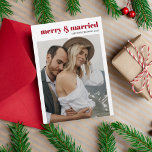 Cartes Pour Fêtes Annuelles Joyeux et marié moderne Rouge mignonne Photo Noël<br><div class="desc">Love and Festivity Unite : Carte de Noël 'Merry & Married' Célébrez la joie d'être 'Merry & Married' avec notre carte de Noël spécialement conçue pour les couples marquant leur premier Noël ensemble en couple marié. La carte présente un design moderne et minimaliste avec une touche de rouge festif, avec...</div>
