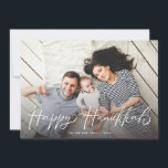 Cartes Pour Fêtes Annuelles Joyeux Hanoukka Brush Script Photo moderne<br><div class="desc">Ce carte photo Hanoukka personnalisé présente votre photo avec un script de brosse moderne et audacieux. Le verso est doté d'un motif à point brossé.</div>