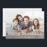 Cartes Pour Fêtes Annuelles Joyeux Hanoukka| Texte et photo de la machine à éc<br><div class="desc">Cette carte Hanoukka simple et sucrée présente votre propre photo de face,  ainsi que les mots "Happy Hanoukka" dans le texte vintage d'une machine à écrire blanche,  et un endroit à personnaliser comme vous le souhaitez. Le dos est de couleur bleu marine foncé.</div>