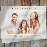 Cartes Pour Fêtes Annuelles Joyeux Hanukkah Simple Élégant Photo de Famille Pe<br><div class="desc">La conception est composée d'un fond simple avec une typographie ludique. Ajoutez le nom de votre famille,  votre message,  vos photos et l'année</div>