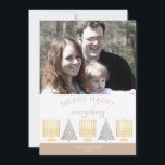 Cartes Pour Fêtes Annuelles Joyeux Happy Tan Stylish Ajouter Votre Photo<br><div class="desc">Ajoutez votre photo à ces cartes de fin de année élégants en bronze et blanc avec une Menorah interconfessionnelle moderne et un arbre argenté. Le modèle photo rend le téléchargement de votre image super facile, puis ajouter votre nom en blanc à la bordure douce bronzée sur le fond. Arché toasté...</div>