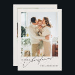 Cartes Pour Fêtes Annuelles Joyeux Noël 2 photos moderne<br><div class="desc">Ce design moderne et élégant de cartes de Noël capte la chaleur et la joie de la période des Fêtes avec une grande photo de famille à fond sur le devant, complétée par un script délicat qui dit "Joyeux Noël" à côté du nom de famille. La photo de la famille...</div>